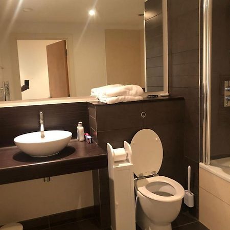 Lovely Serviced Apartment 2Min 2 City Center Manchester Bagian luar foto