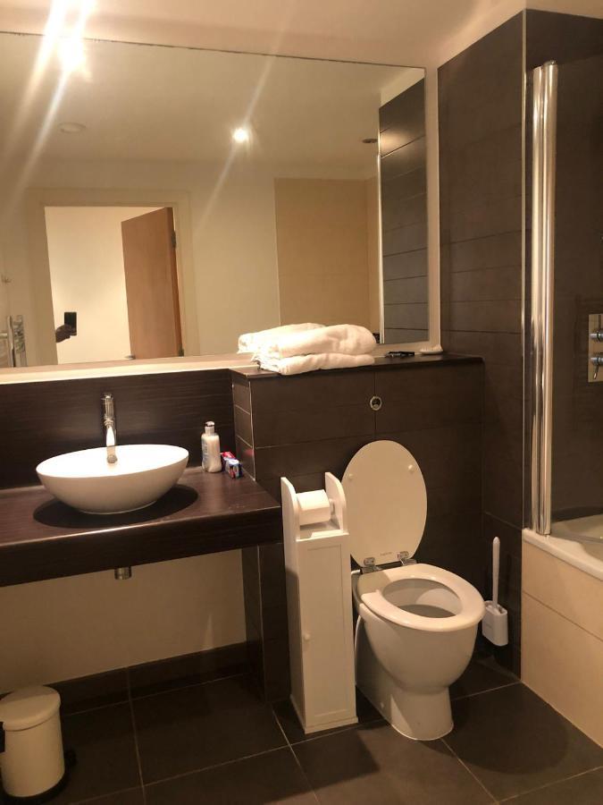 Lovely Serviced Apartment 2Min 2 City Center Manchester Bagian luar foto